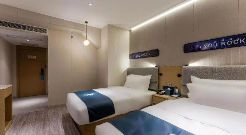 Bed in Echarm Hotel Shanghai North Bund Tilanqiao Metro Station