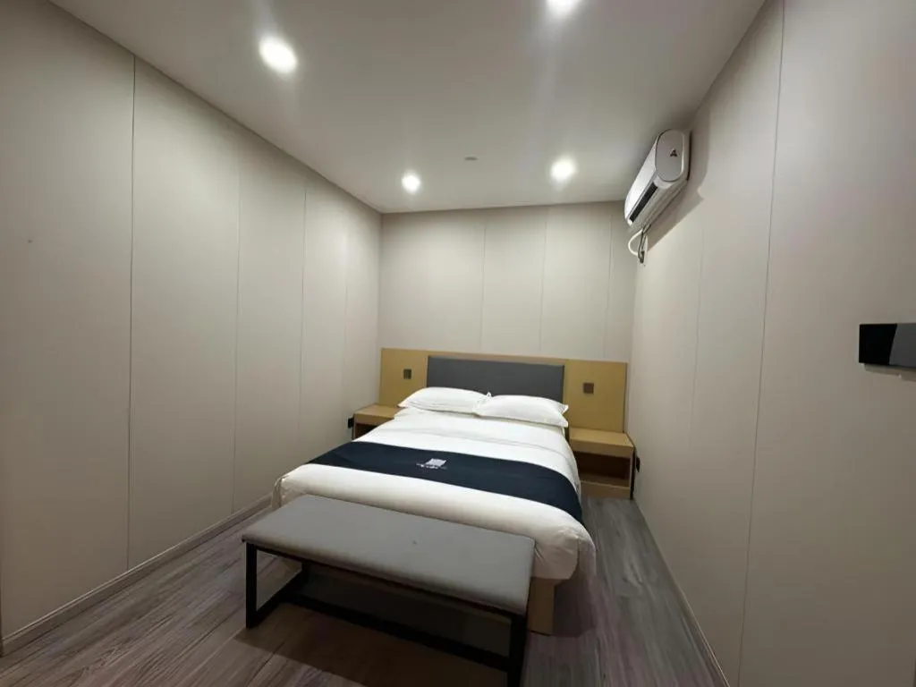 Bed in Echarm Hotel Shanghai North Bund Tilanqiao Metro Station