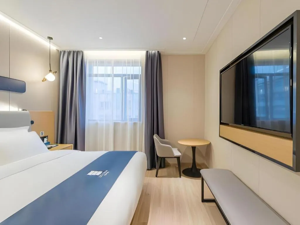 Bed in Echarm Hotel Shanghai North Bund Tilanqiao Metro Station