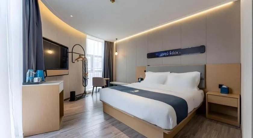 Bed in Echarm Hotel Shanghai North Bund Tilanqiao Metro Station