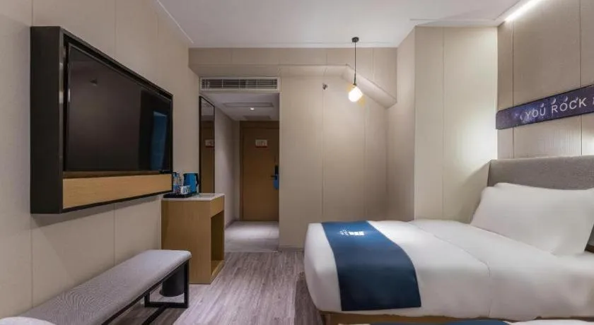 Bed in Echarm Hotel Shanghai North Bund Tilanqiao Metro Station