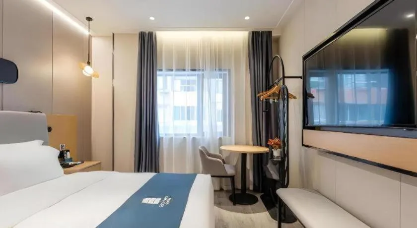 Bed in Echarm Hotel Shanghai North Bund Tilanqiao Metro Station