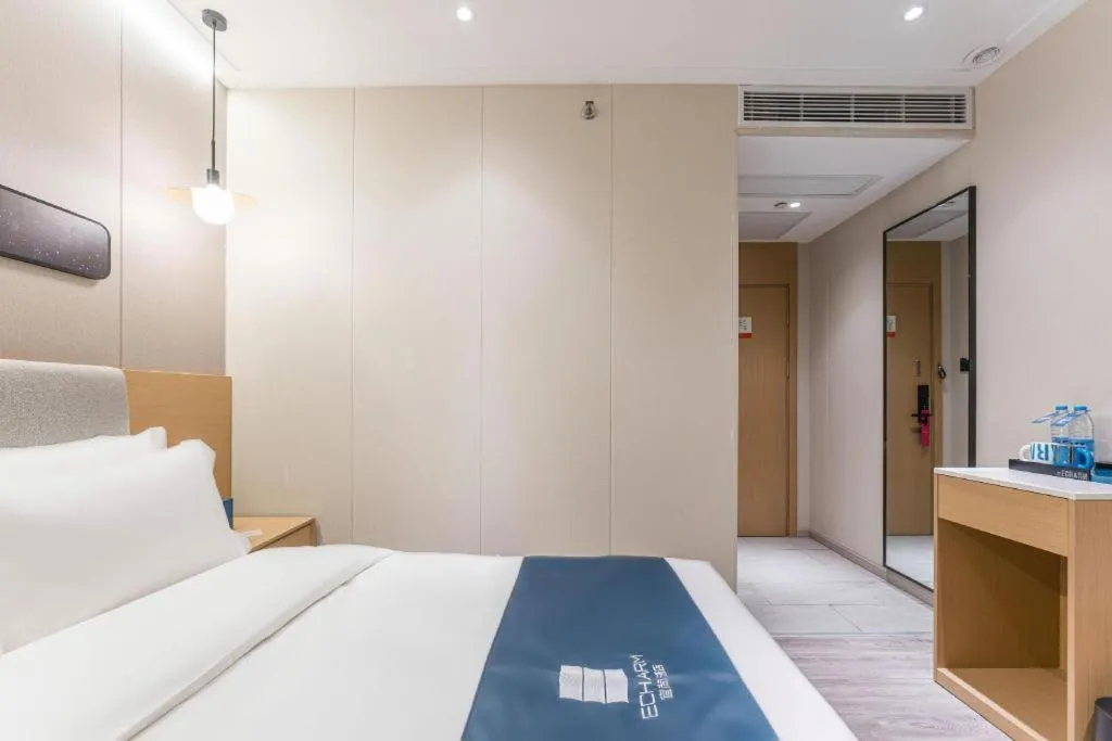 Bed in Echarm Hotel Shanghai North Bund Tilanqiao Metro Station