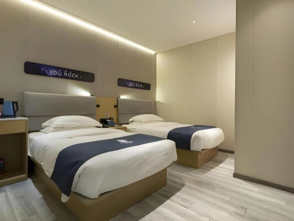 Bed in Echarm Hotel Shanghai North Bund Tilanqiao Metro Station