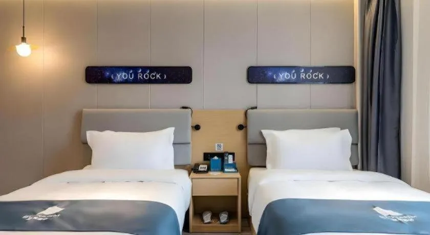 Bed in Echarm Hotel Shanghai North Bund Tilanqiao Metro Station