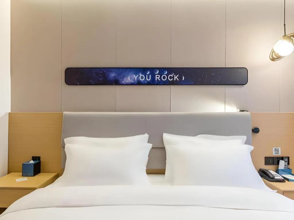 Bed in Echarm Hotel Shanghai North Bund Tilanqiao Metro Station