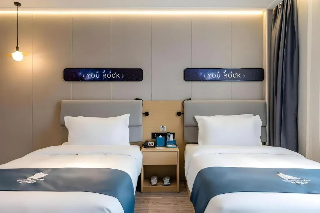 Bed in Echarm Hotel Shanghai North Bund Tilanqiao Metro Station