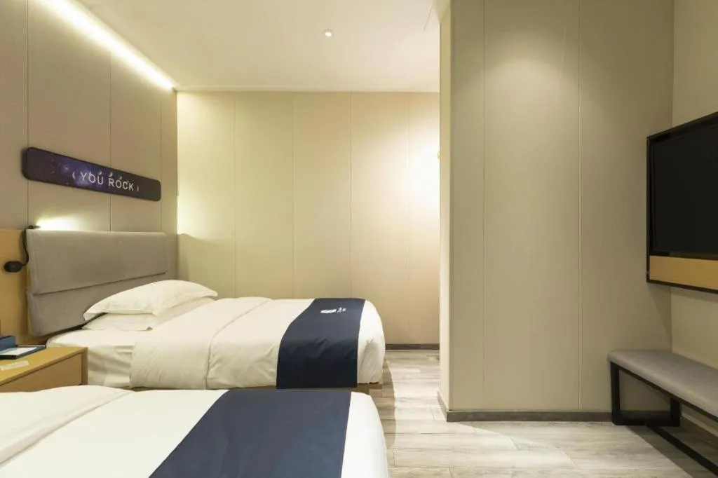 Bed in Echarm Hotel Shanghai North Bund Tilanqiao Metro Station