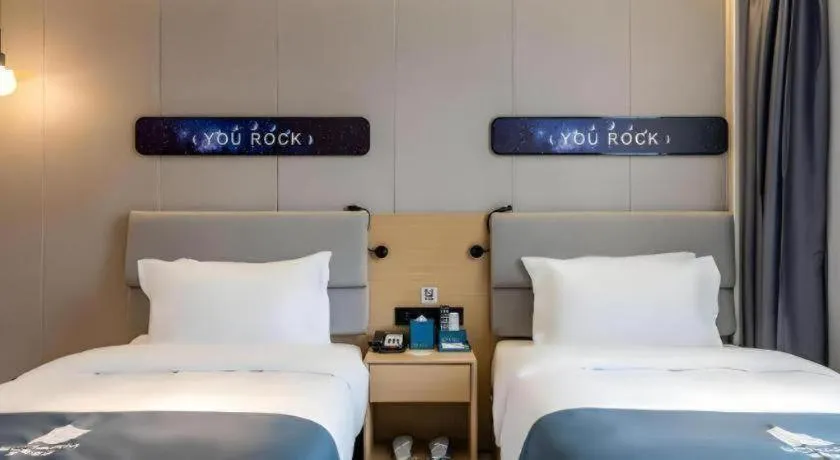 Bed in Echarm Hotel Shanghai North Bund Tilanqiao Metro Station