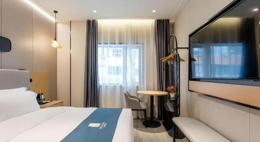 Bed in Echarm Hotel Shanghai North Bund Tilanqiao Metro Station