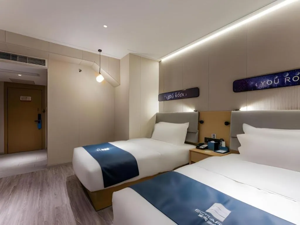 Bed in Echarm Hotel Shanghai North Bund Tilanqiao Metro Station