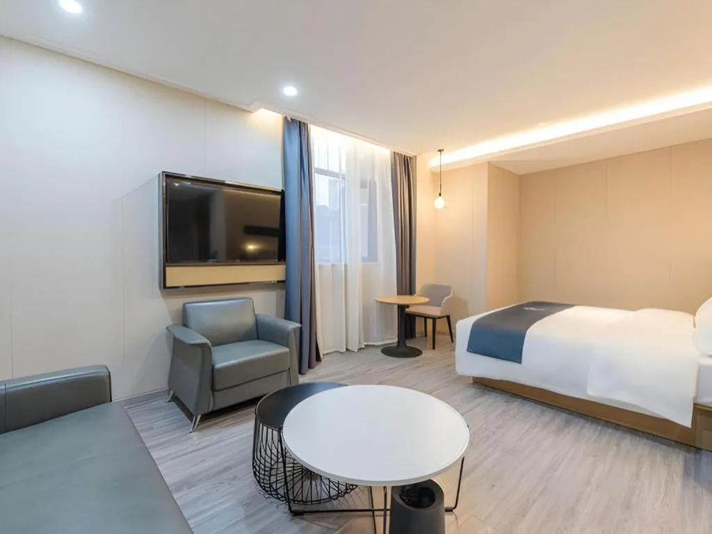 Bed in Echarm Hotel Shanghai North Bund Tilanqiao Metro Station