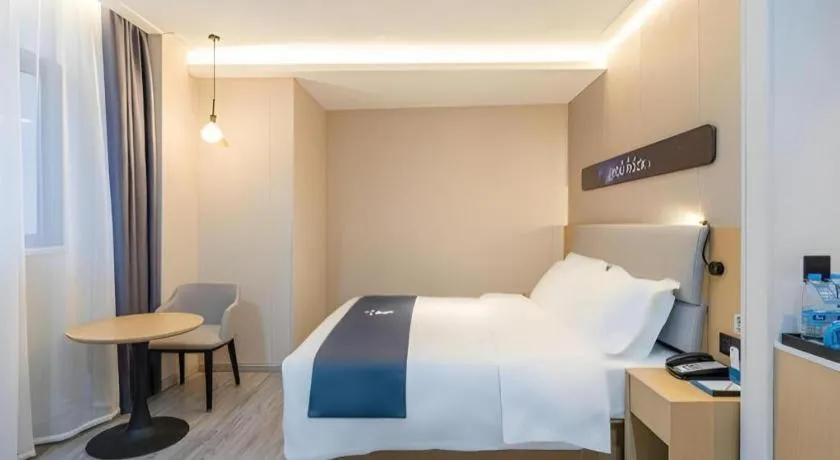 Bed in Echarm Hotel Shanghai North Bund Tilanqiao Metro Station