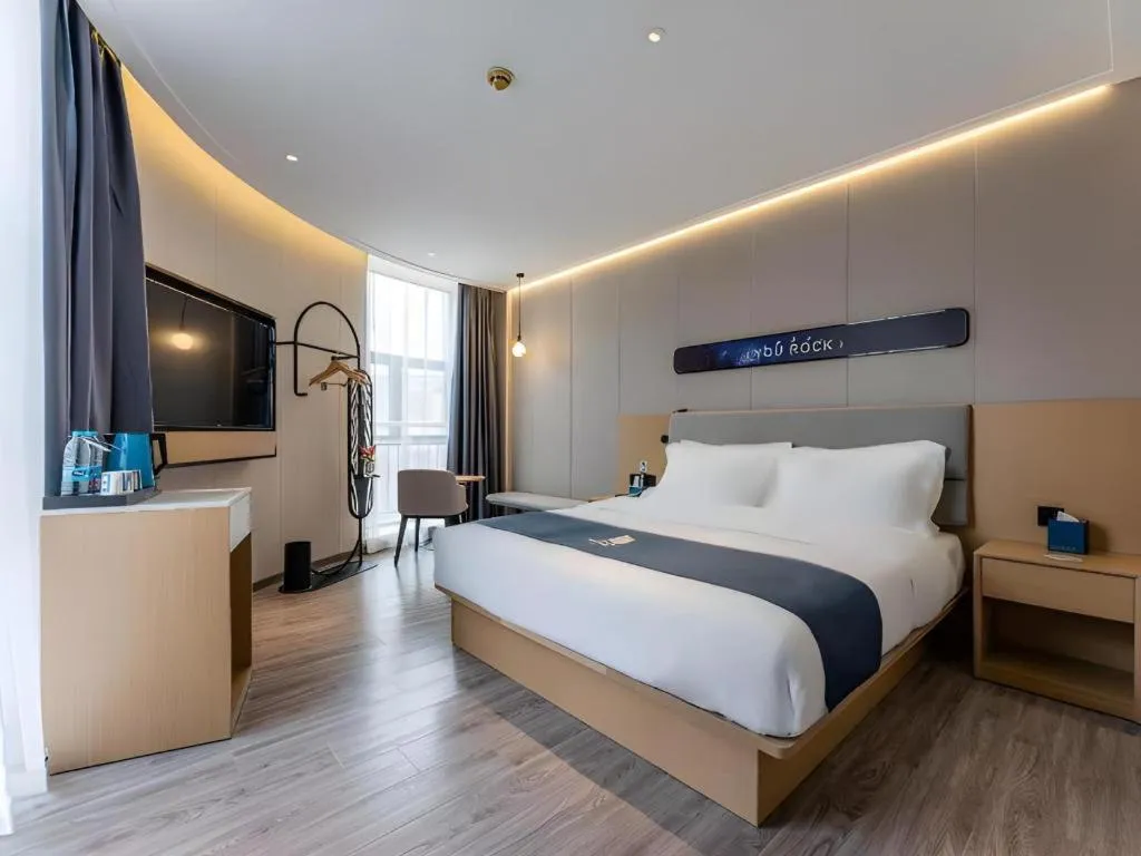 Bed in Echarm Hotel Shanghai North Bund Tilanqiao Metro Station