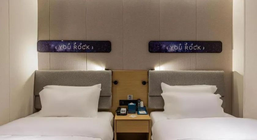 Bed in Echarm Hotel Shanghai North Bund Tilanqiao Metro Station