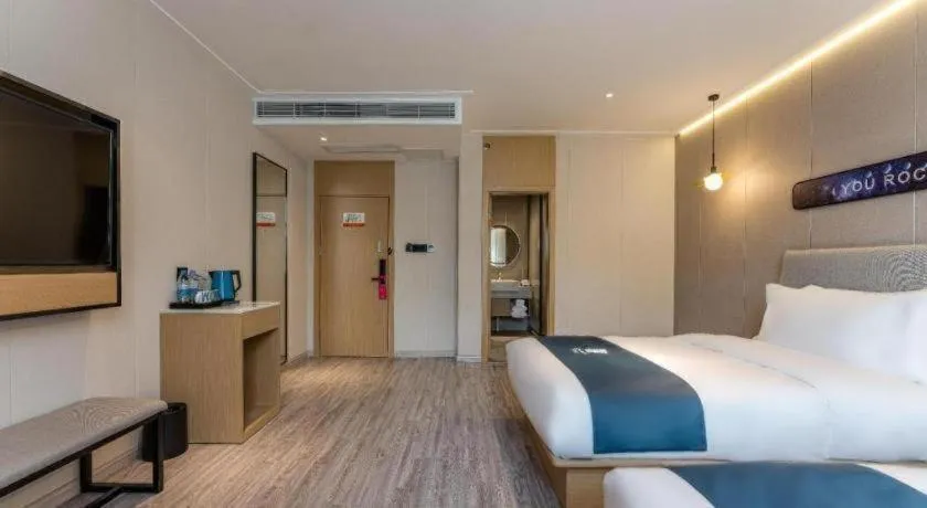 Bed in Echarm Hotel Shanghai North Bund Tilanqiao Metro Station