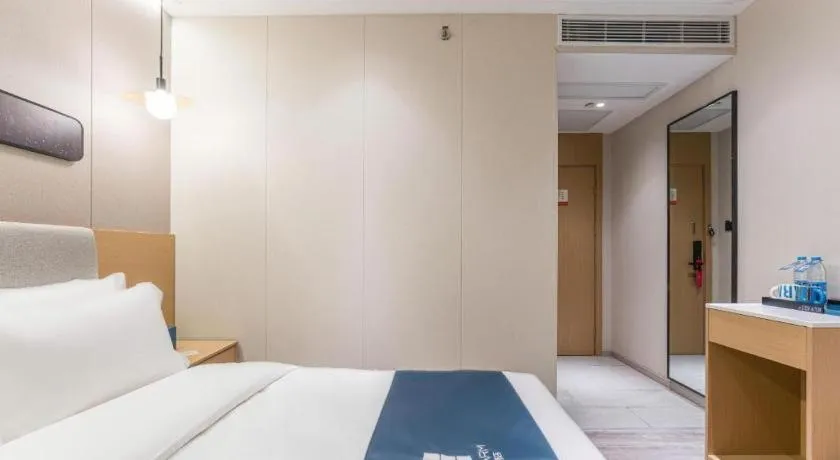 Bed in Echarm Hotel Shanghai North Bund Tilanqiao Metro Station