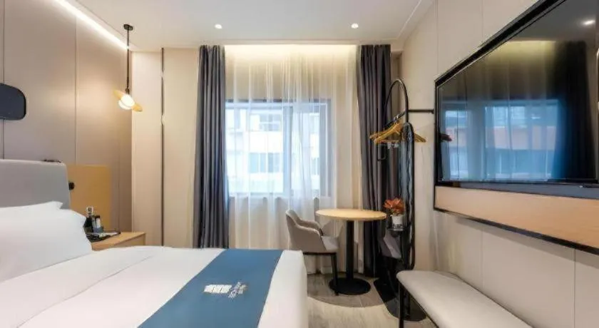 Bed in Echarm Hotel Shanghai North Bund Tilanqiao Metro Station