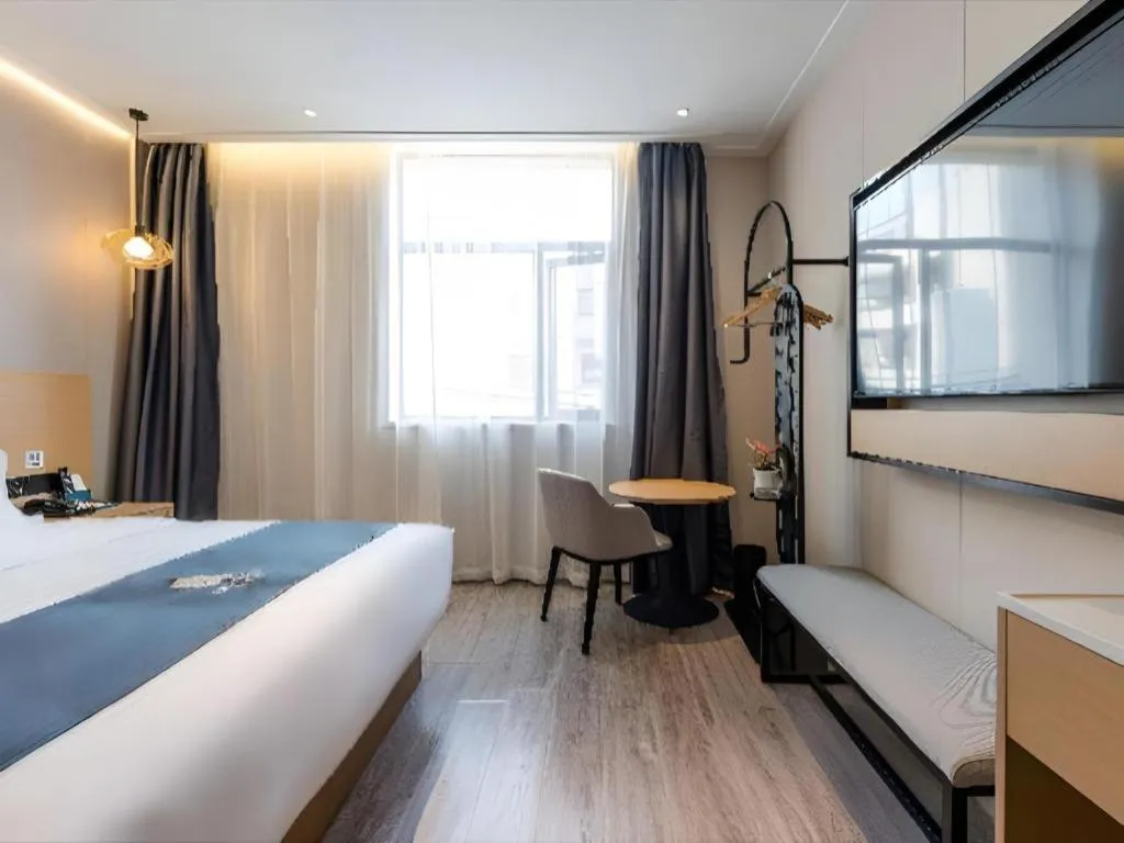 Bed in Echarm Hotel Shanghai North Bund Tilanqiao Metro Station