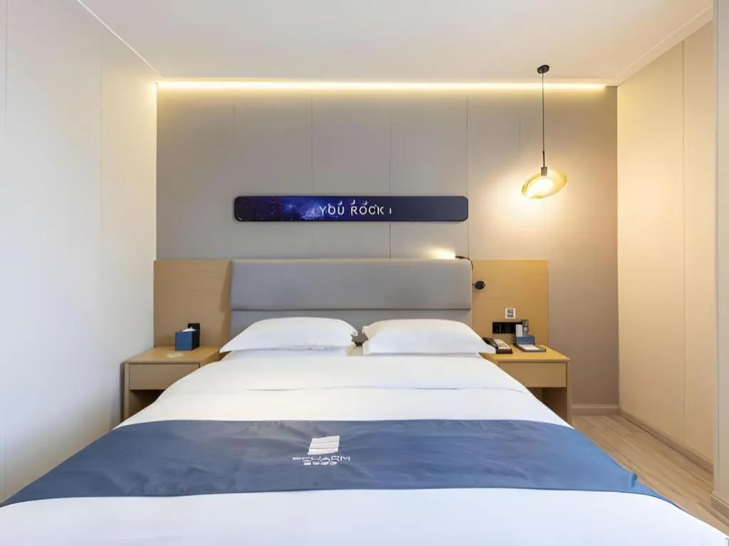 Bed in Echarm Hotel Shanghai North Bund Tilanqiao Metro Station