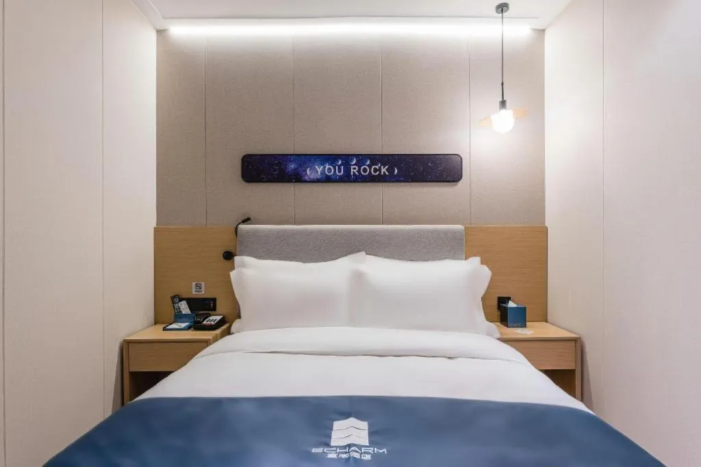 Bed in Echarm Hotel Shanghai North Bund Tilanqiao Metro Station