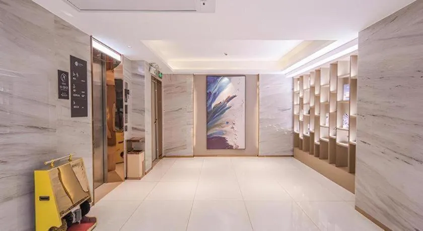 Bed in City Comfort Inn Wuzhou Sanqi City Rose Lake Park