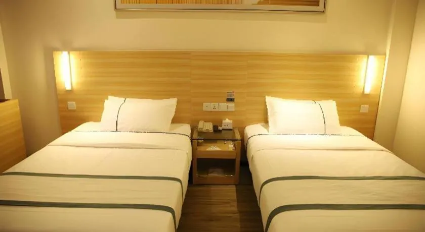 Bed in City Comfort Inn Tianmen Luyu Food Street