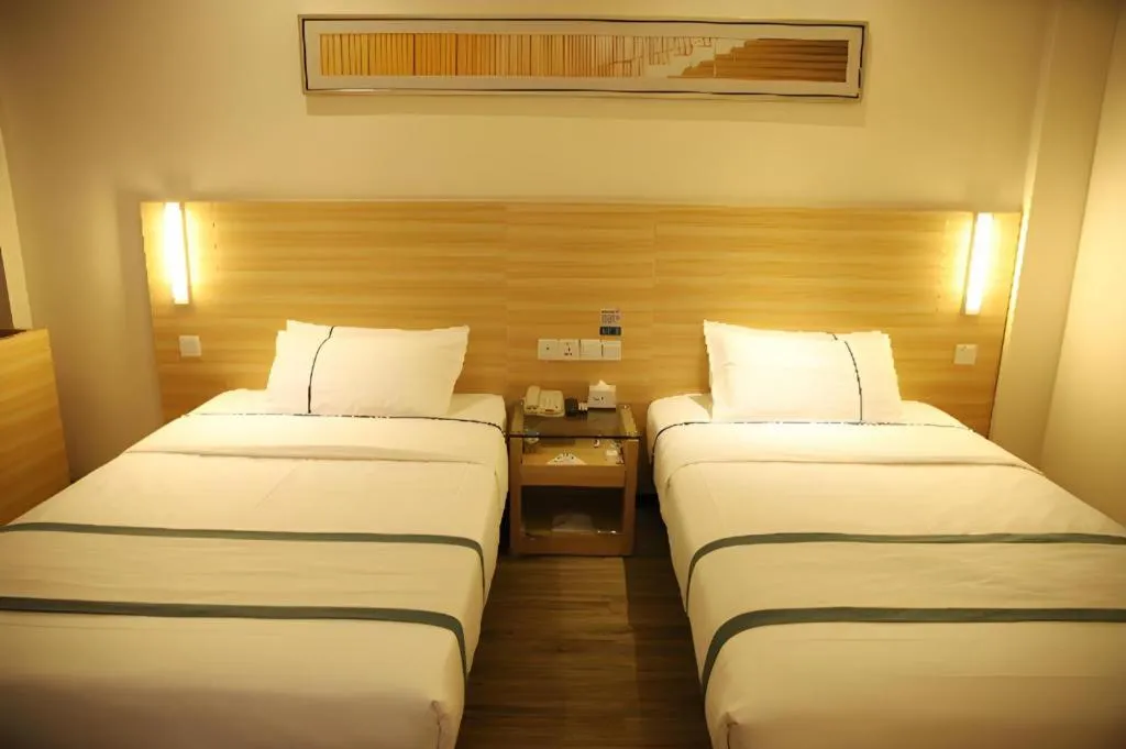 Bed in City Comfort Inn Tianmen Luyu Food Street