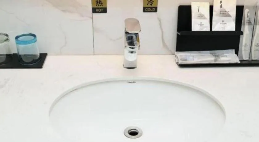 Borrman Hotel Zhonghsan Guzheng Huayi Plaza Light Rail Station