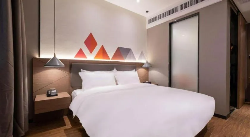 Bed in Borrman Hotel Zhonghsan Guzheng Huayi Plaza Light Rail Station