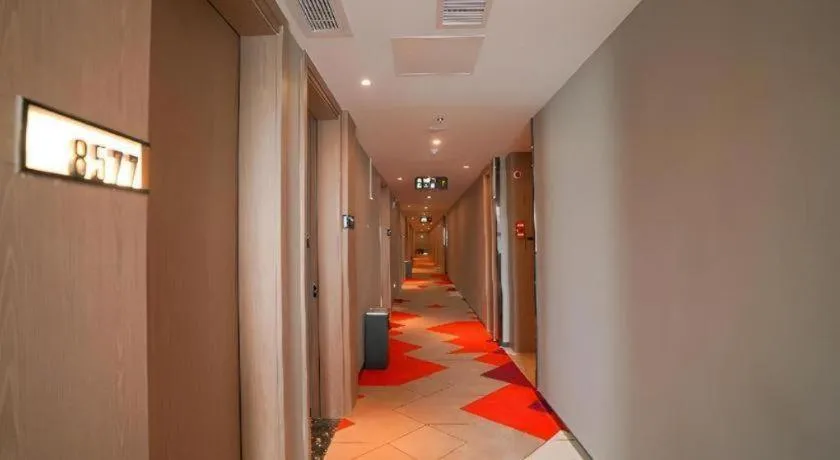 Borrman Hotel Zhonghsan Guzheng Huayi Plaza Light Rail Station