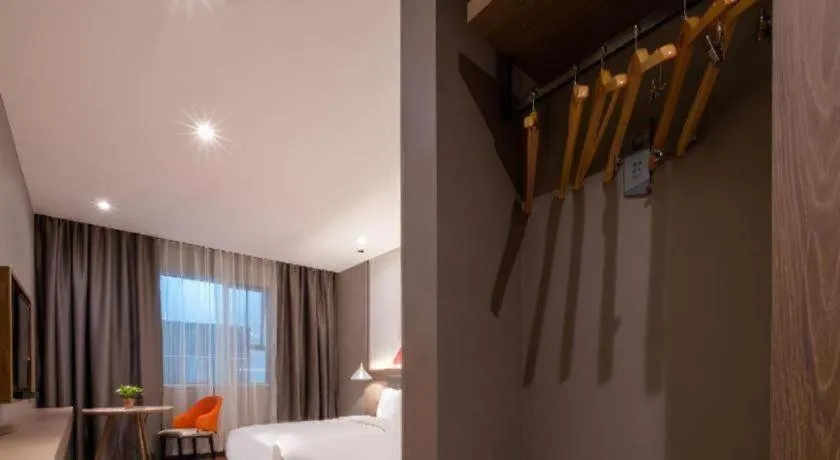 Bed in Borrman Hotel Zhonghsan Guzheng Huayi Plaza Light Rail Station