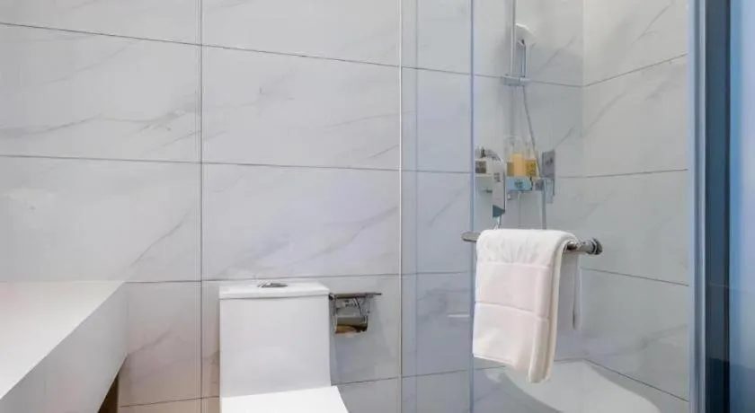 Borrman Hotel Zhonghsan Guzheng Huayi Plaza Light Rail Station