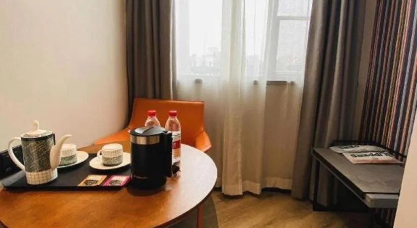 Premier City Comfort Hotel Wuhan Yellow Crane Shouyi Road Metro Station