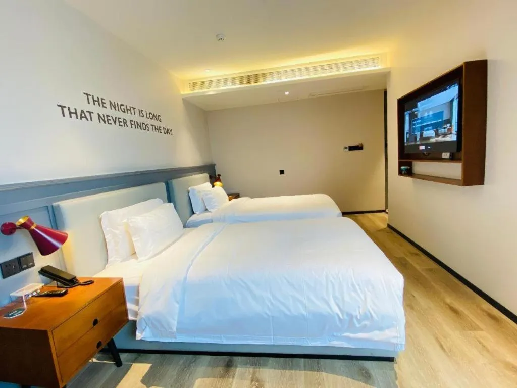 Bed in Premier City Comfort Hotel Wuhan Yellow Crane Shouyi Road Metro Station