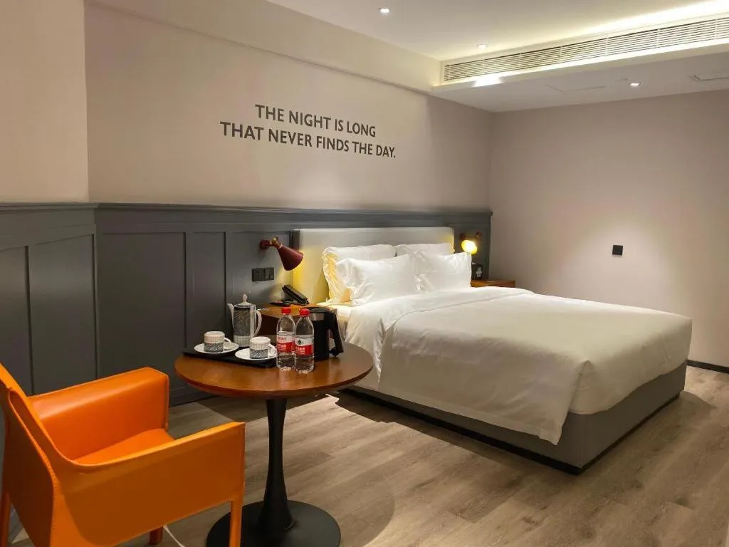 Bed in Premier City Comfort Hotel Wuhan Yellow Crane Shouyi Road Metro Station