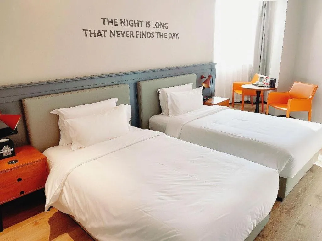 Bed in Premier City Comfort Hotel Wuhan Yellow Crane Shouyi Road Metro Station