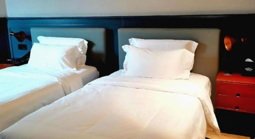 Bed in Premier City Comfort Hotel Wuhan Yellow Crane Shouyi Road Metro Station