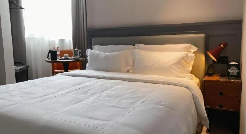 Bed in Premier City Comfort Hotel Wuhan Yellow Crane Shouyi Road Metro Station