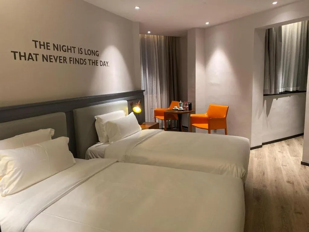 Bed in Premier City Comfort Hotel Wuhan Yellow Crane Shouyi Road Metro Station