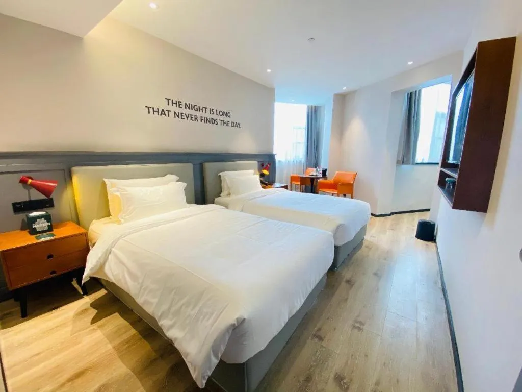 Bed in Premier City Comfort Hotel Wuhan Yellow Crane Shouyi Road Metro Station