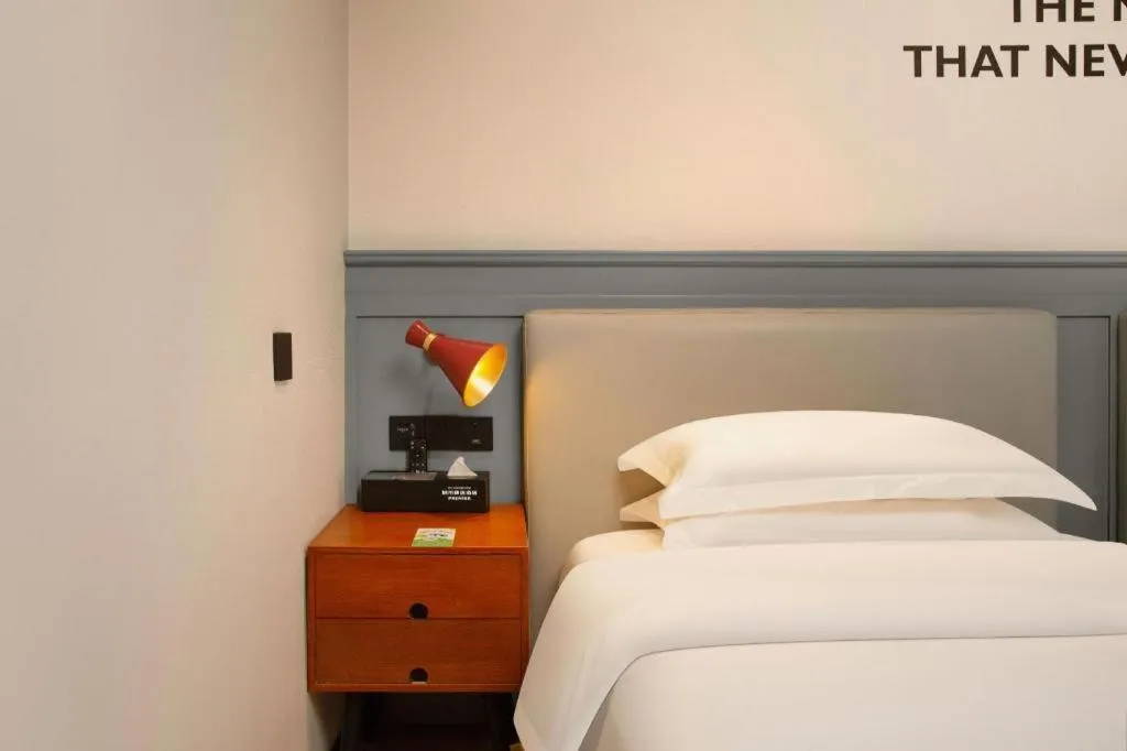 Bed in Premier City Comfort Hotel Wuhan Yellow Crane Shouyi Road Metro Station