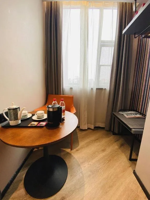 Premier City Comfort Hotel Wuhan Yellow Crane Shouyi Road Metro Station