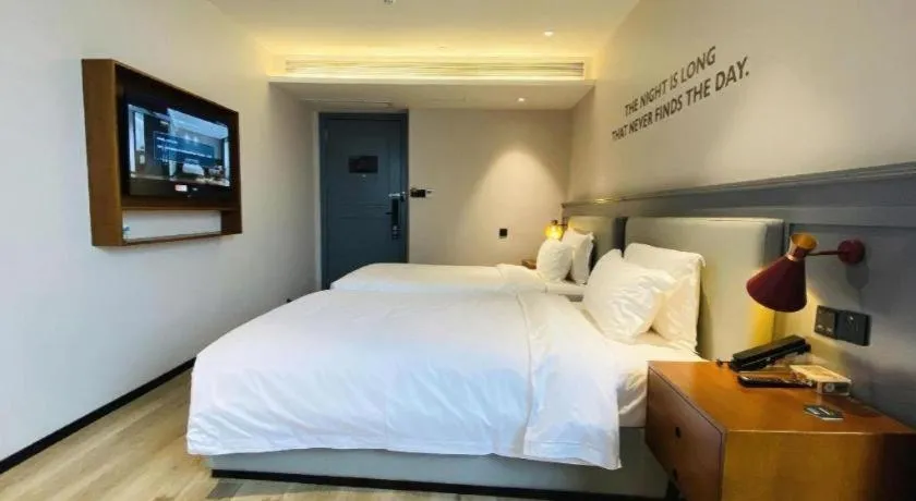 Bed in Premier City Comfort Hotel Wuhan Yellow Crane Shouyi Road Metro Station