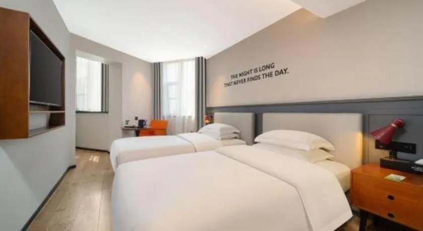 Bed in Premier City Comfort Hotel Wuhan Yellow Crane Shouyi Road Metro Station