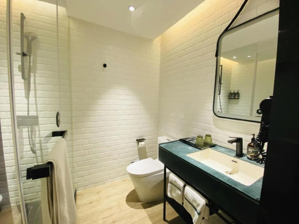 Premier City Comfort Hotel Wuhan Yellow Crane Shouyi Road Metro Station