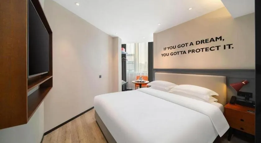 Bed in Premier City Comfort Hotel Wuhan Yellow Crane Shouyi Road Metro Station