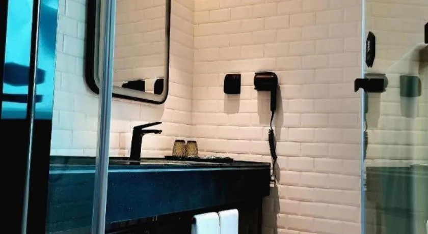 Premier City Comfort Hotel Wuhan Yellow Crane Shouyi Road Metro Station