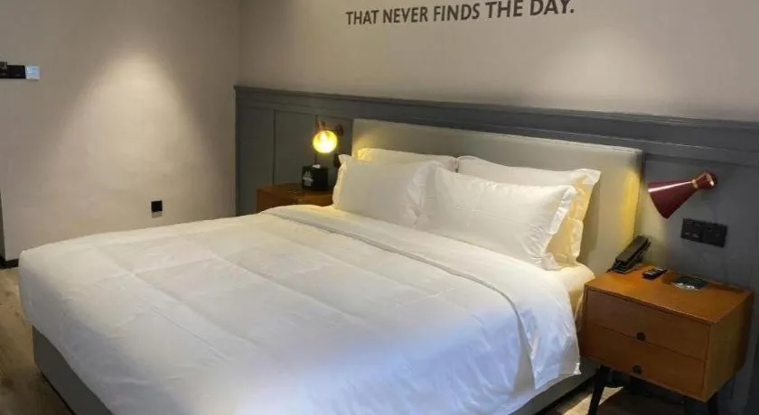 Bed in Premier City Comfort Hotel Wuhan Yellow Crane Shouyi Road Metro Station