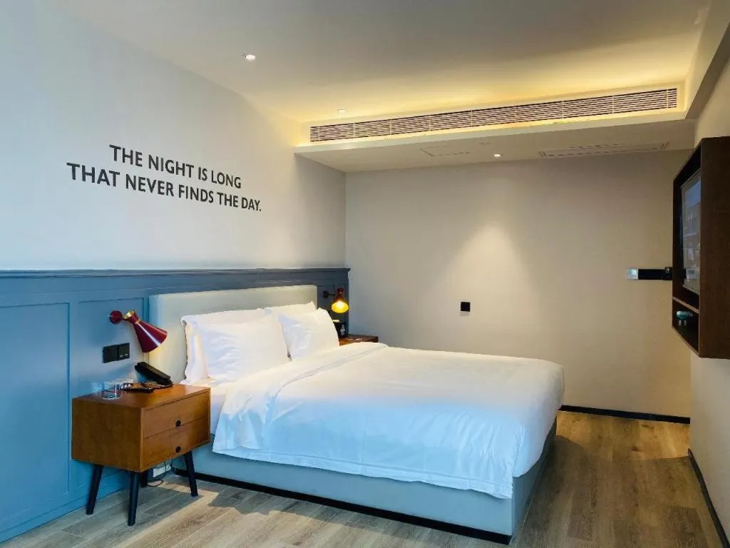 Bed in Premier City Comfort Hotel Wuhan Yellow Crane Shouyi Road Metro Station